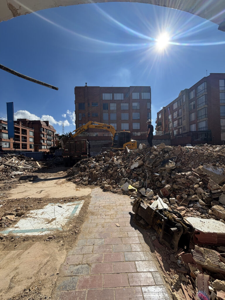 TYHKÉ Una de las demoliciones que hemos hecho; TYKHÉ.